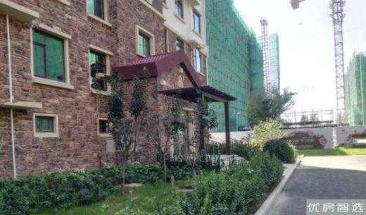亿博香墅里户型布局更为合理，每户都赠送私家花园