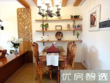 世茂·湖山印在售价格为：200万元/套起