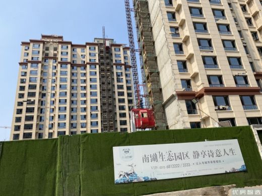 悦光年的公寓项目50万方体量，定位为中国北不夜城