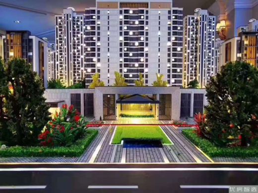 庄胜家园为了迎合人们亲水的特征，与建筑风格遥相呼应