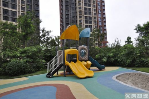 利锦府，东坝商圈，路网发达，目前在售面积为279-304㎡。