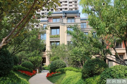 泰禾西府大院，均价约14万元/平，紧邻玉璞公园