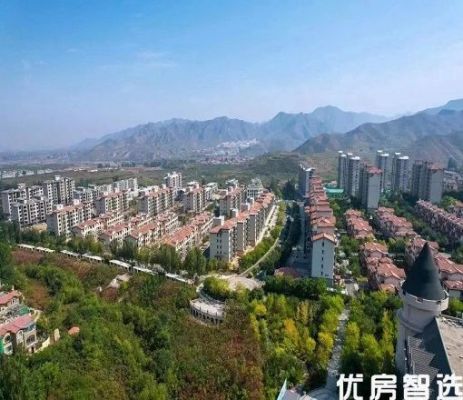 八达岭阿尔卡迪亚当前在售83-108㎡小高层、140㎡联排产品。单价10000元起/㎡。