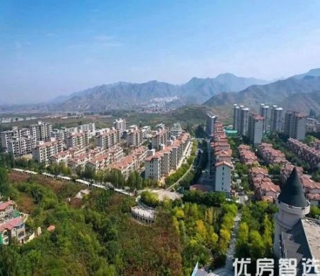 八达岭阿尔卡迪亚当前在售83-108㎡小高层、140㎡联排产品。单价10000元起/㎡。